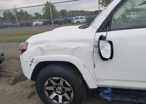 2020 Toyota 4Runner Trd Off Road Premium z USA, uszkodzony, nr VIN JTEBU5JR9L5774953